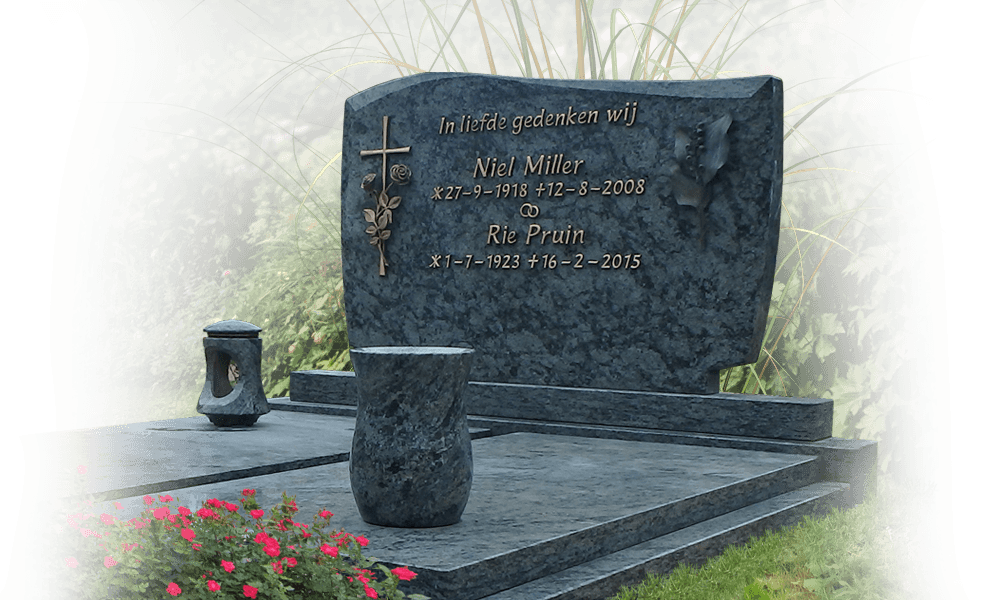 grafkruis brons roos op familiegraf