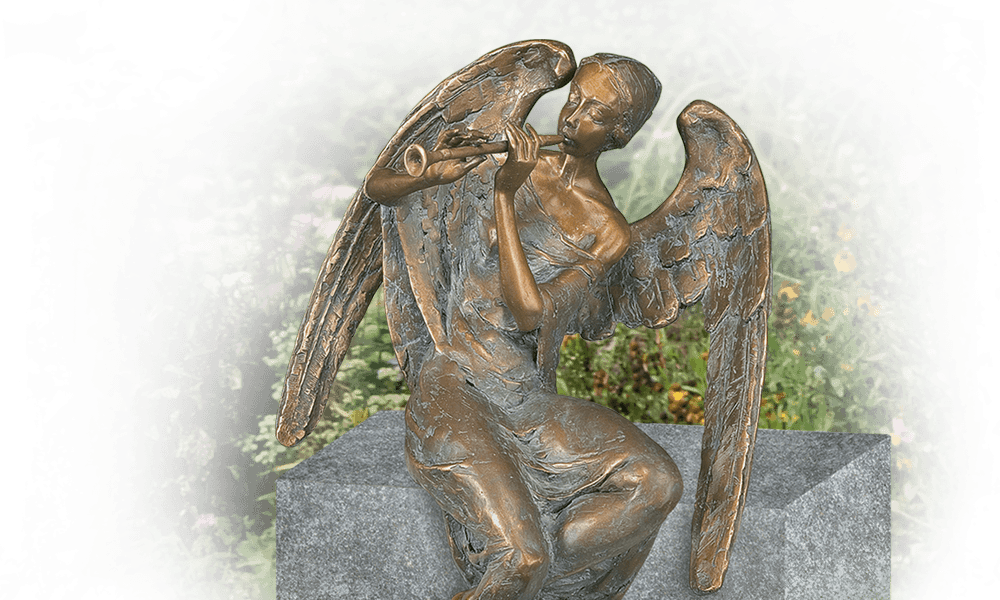 bronzen grafdecoratie engel op grafzuil
