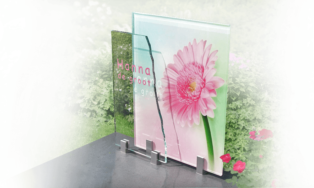 glazen grafzerken afbeelding bloem op letterplaat