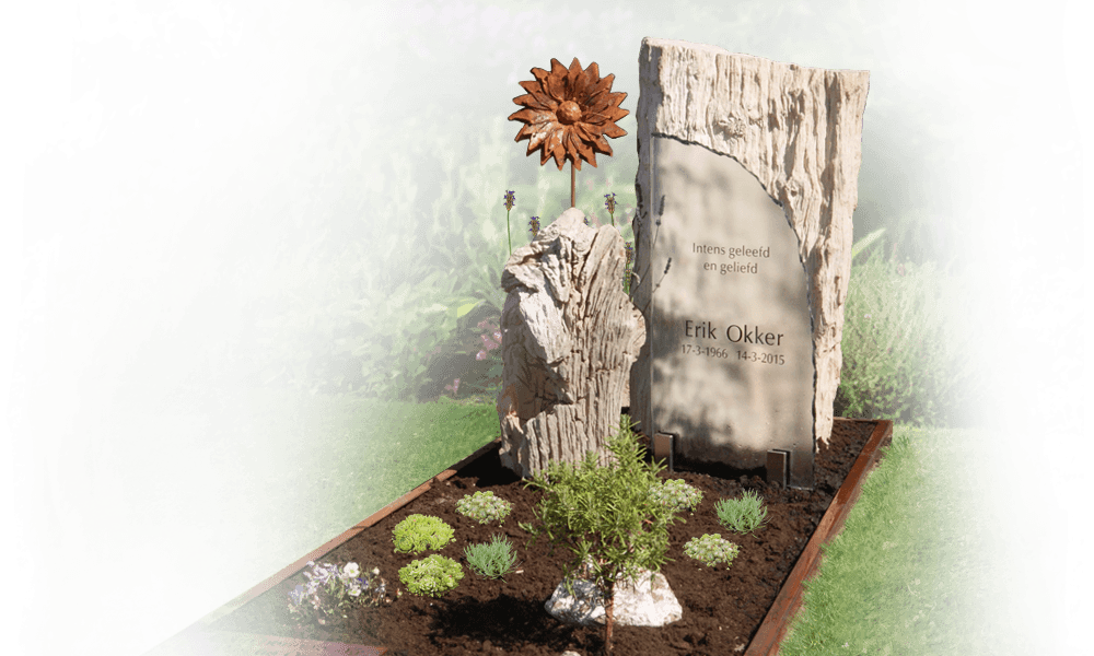 cortenstaal grafmonument bloem op versteend hout