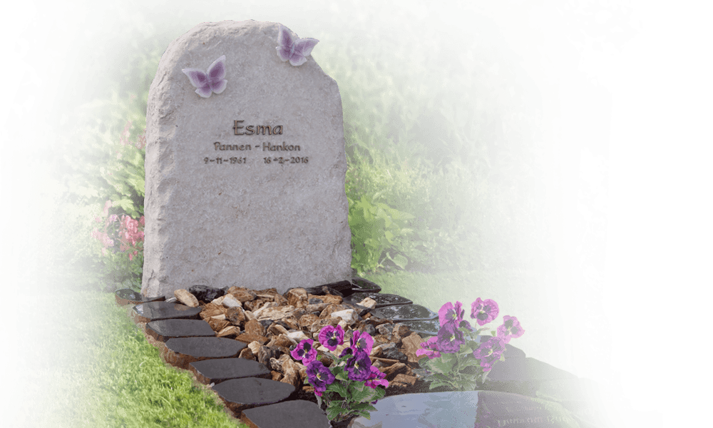 ruwe grafsteen licht natuursteen Aurora bronzen roos en belettering