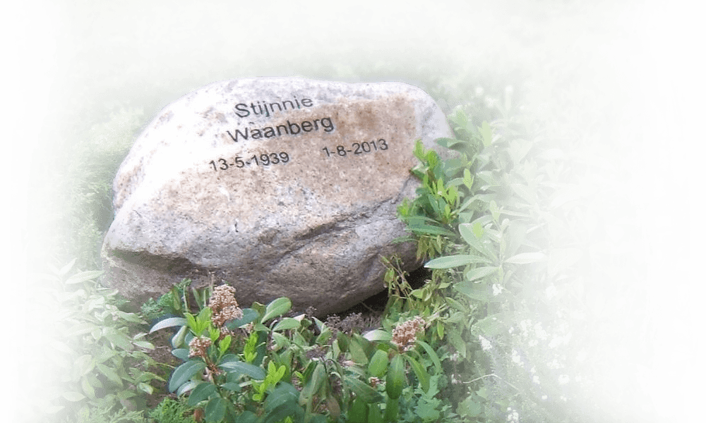 grafbeplanting zwerfkeien grafmonument