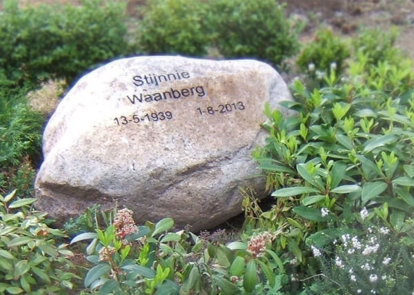 milieuvriendelijke grafmonumenten grafbedekking beplanting