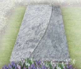 Natuurstenen grafzerk met groene tint