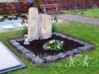 Dubbel grafmonument met twee ruwe zuilen