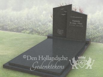 Eenvoudig grafmonument met schuine lettersteen