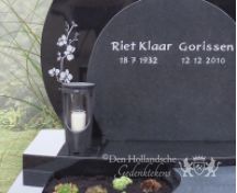 Enkel grafmonument met ronde lettersteen foto 3