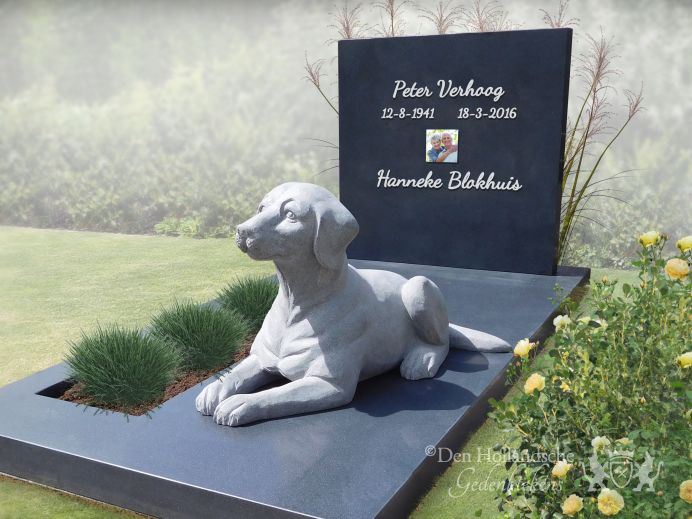Familie grafsteen met beeld van een hond foto 1