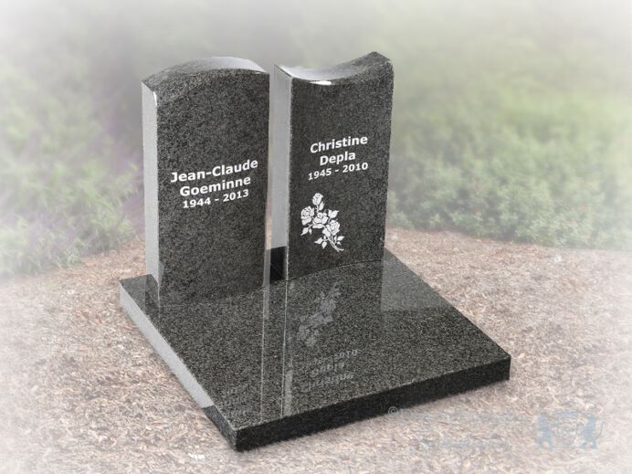 Gedenksteen 15 | Gedenksteen urn graf met twee zuilen foto 1