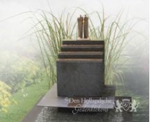 Grafmonument met bronzen beeld foto 1