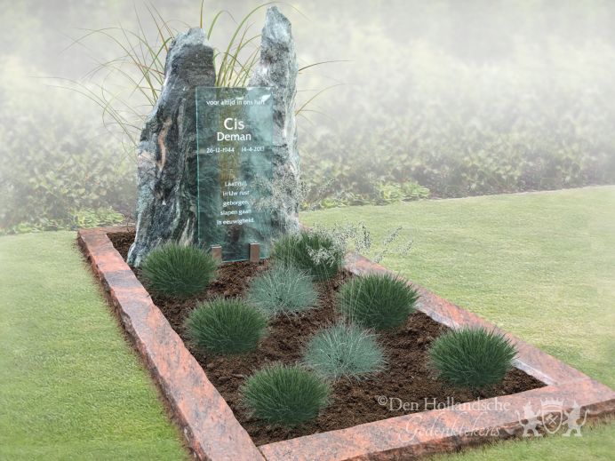 Grafmonument met natuurlijke zuilen en glazen letterplaat foto 1