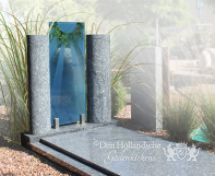 Grafmonument met twee zuilen van natuursteen foto 1