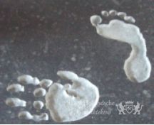 Hand- en voetafdruk in natuursteen foto 2