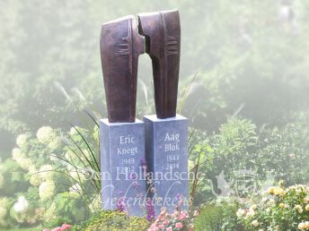 Hardstenen zuilen met bronzen beeld