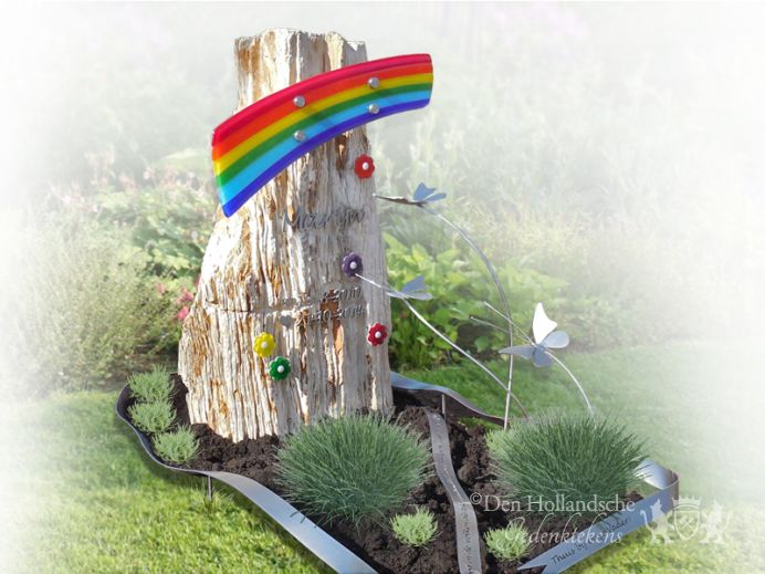 kindermonument-natuurlijk-versteend-hout.jpg foto 1