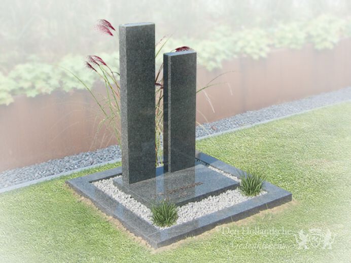 Kort grafmonument met zuilen foto 1