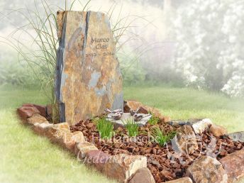 Leisteen gedenkteken met ruwe stenen