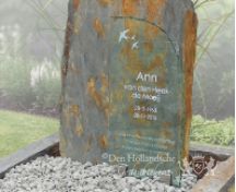 Leistenen grafmonument met roestbruine tinten foto 3