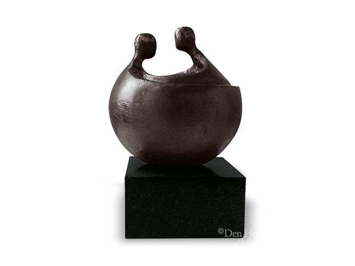 Bronze mini urn omhelzing mensen foto 1