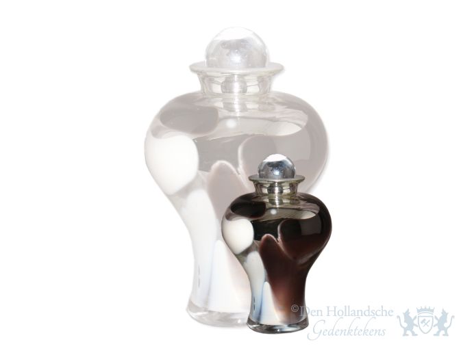 Glazen mini urn in bruin en wit foto 1