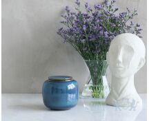 SERES klein – handgemaakte urne in groen & blauw keramiek foto 1