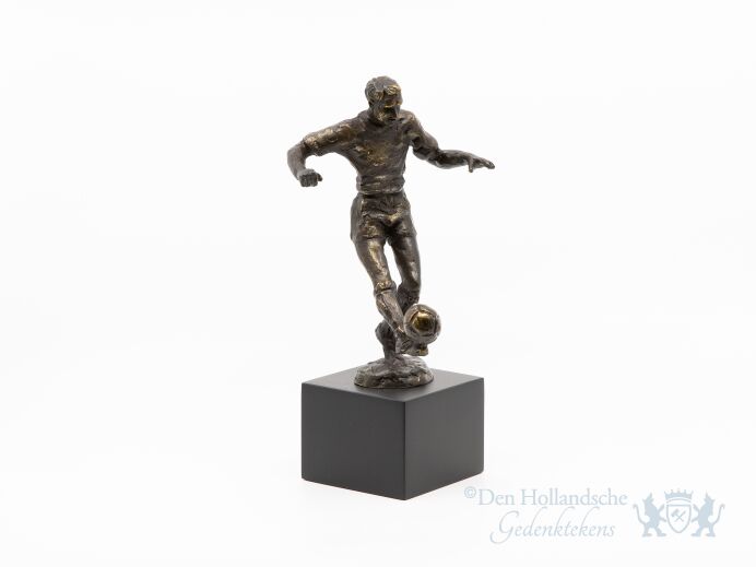 Urn beeld - De voetballer foto 1