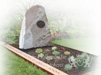 Natuurlijk grafmonument cortenstalen omranding