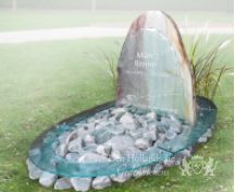 Natuurlijk grafmonument met gesmolten glas foto 1