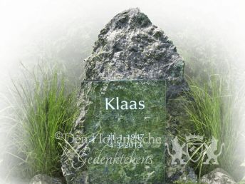 natuurlijk-urnengraf-met-zwerfkeien.png