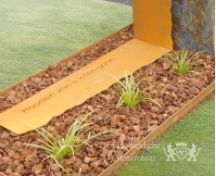 Natuurlijke grafsteen met cortenstalen rand foto 4