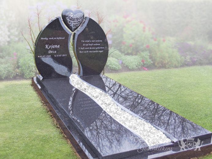 Perzisch grafmonument met rivier en hart foto 1