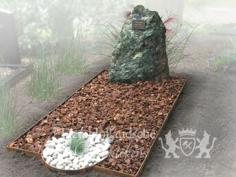 Rots grafmonument met cortenstaal