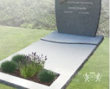Ruwe golfkop grafsteen foto 3