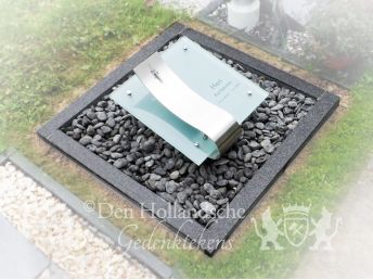 Urn monument van glas en RVS
