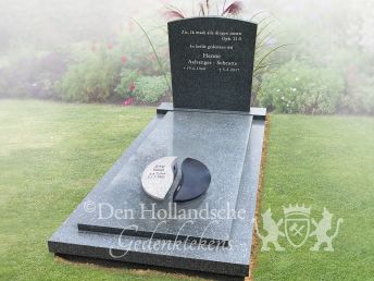 Urn op grafmonument