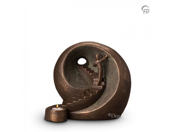 Keramische kaarshouder urn met mens op trap | 3.5L foto 1
