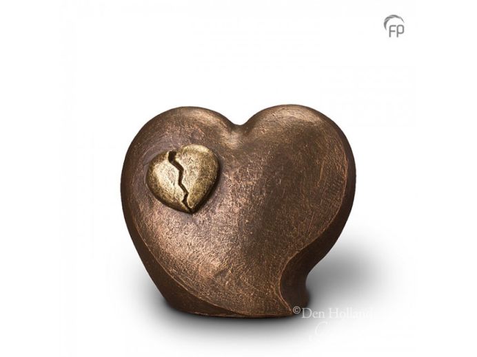 Keramische urn met gebroken hart omringt door liefde foto 1