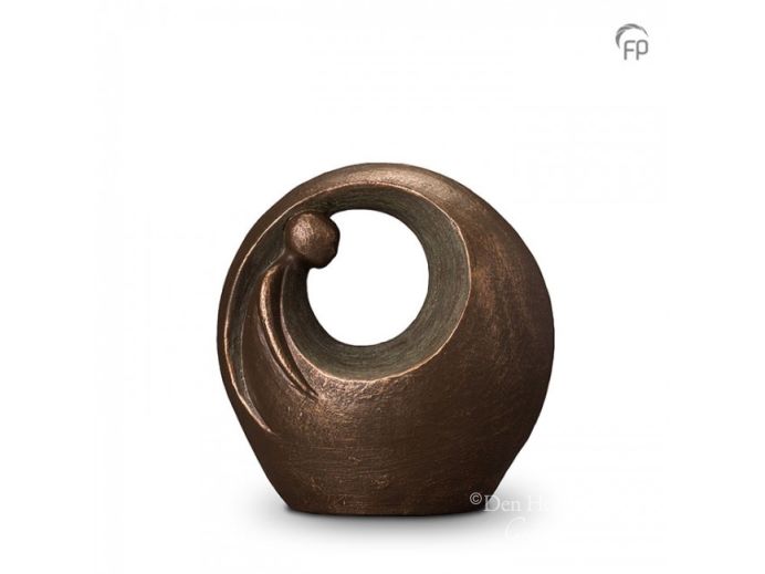 Keramische urn met spiraal en mens foto 1