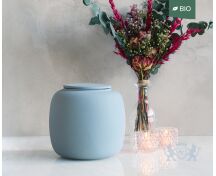 SERES – handgemaakte eco urne in grijsblauw engobe foto 1