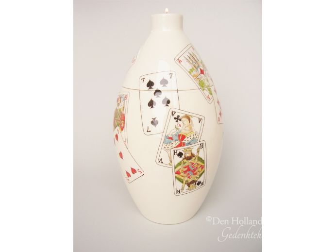 Urn met speelkaarten foto 1