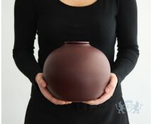 VEDA – handgemaakte eco urne in terracotta engobe foto 1
