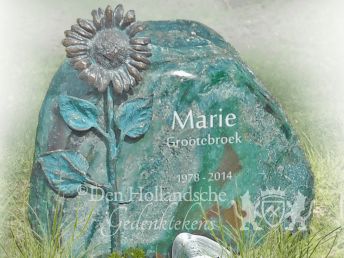 urnengraf-brons-zonnebloem-zwerfkei.png