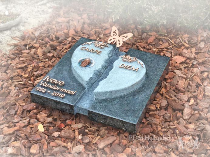 Urnenmonument met gebroken hart foto 1