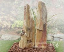 Versteend hout zuilen grafmonument foto 1