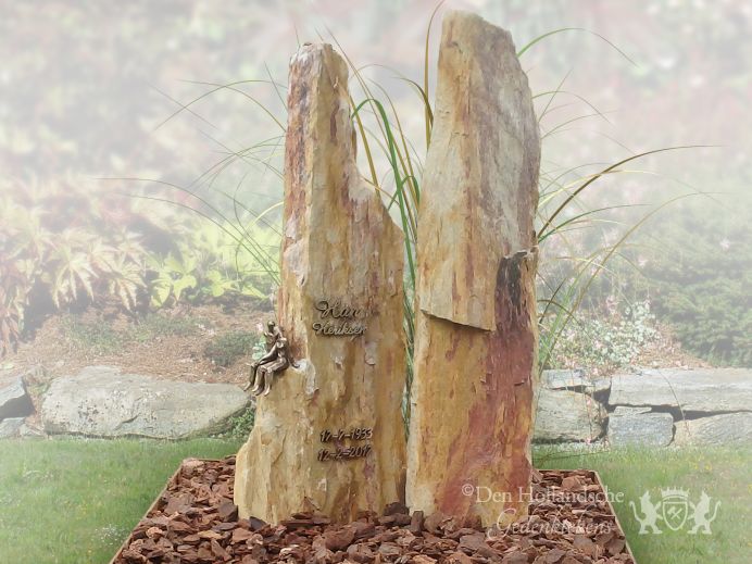Versteend hout zuilen grafmonument foto 1