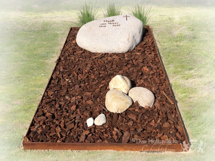 Zwerfkeien grafmonument foto 1